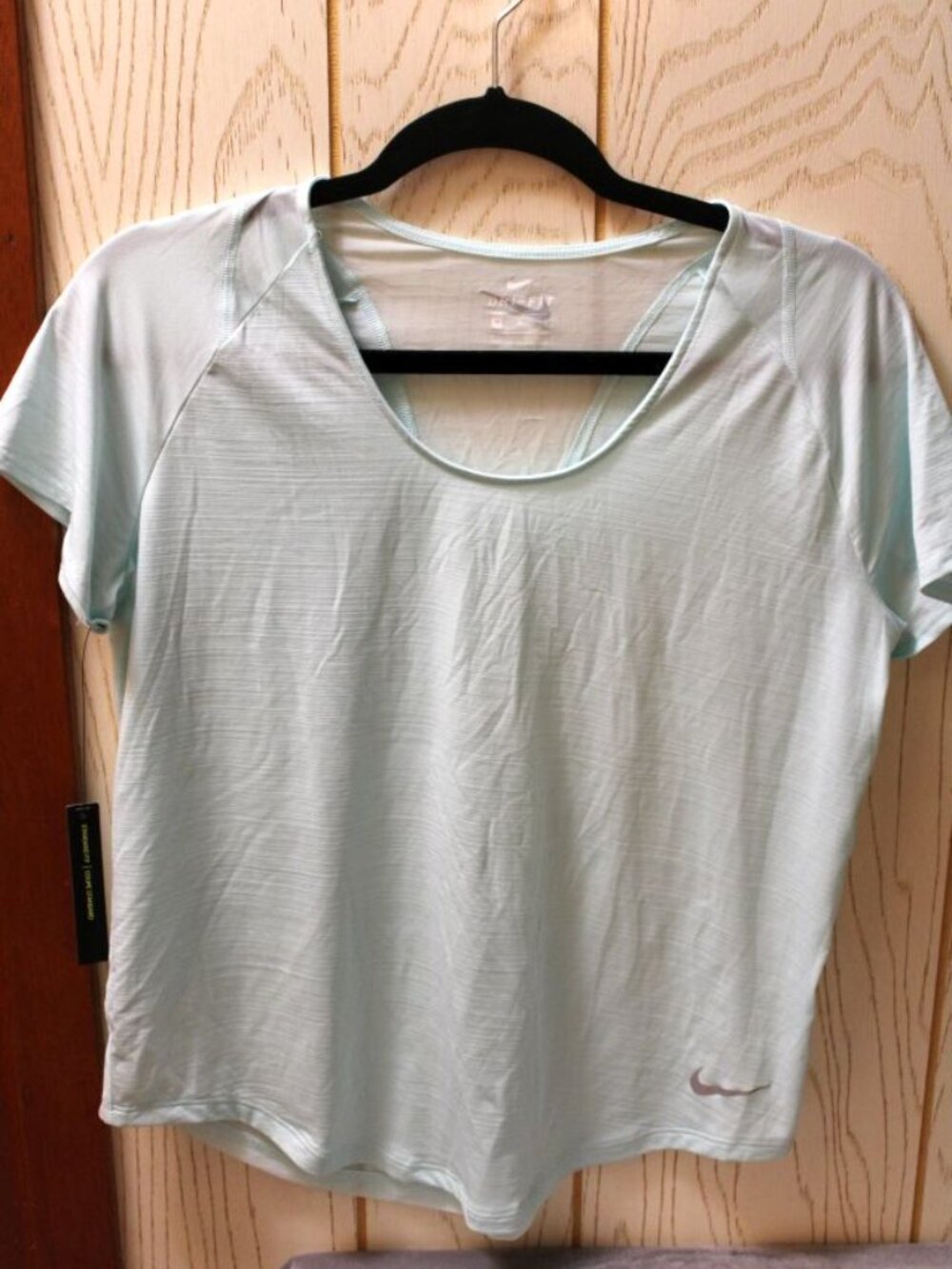 Women's Nike Dri-Fit Size Medium Short-Sleeved Shirt - NWT